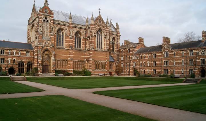 Top Colleges in England for Americans